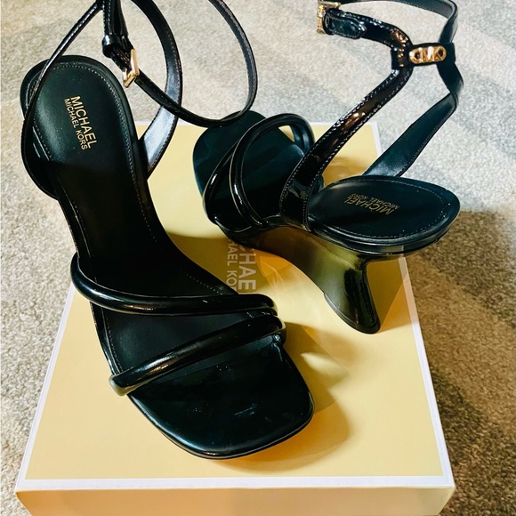 MICHAEL Michael Kors Nadina Wedge - Size 11 US - Black - Picture 4 of 7